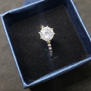 Silver fashion ring with simulated diamond